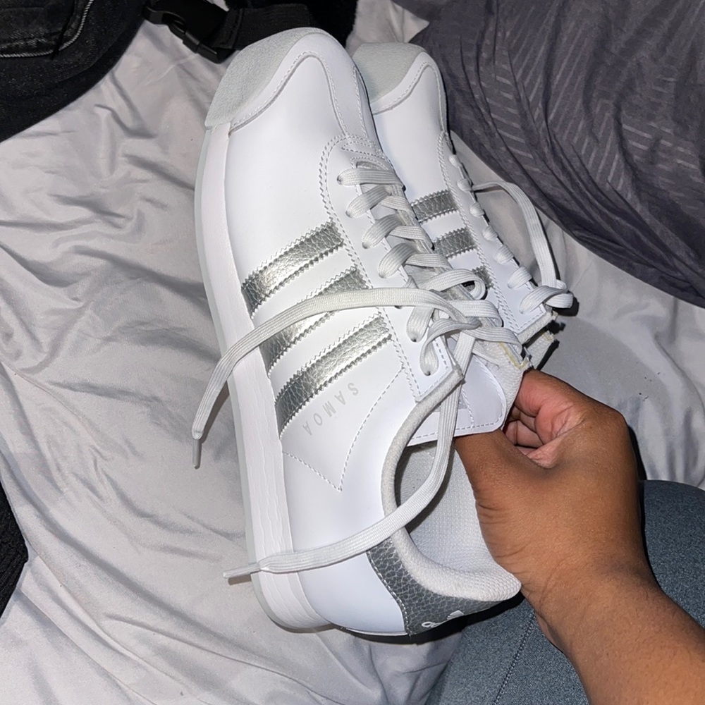 Never worn adidas Samoa